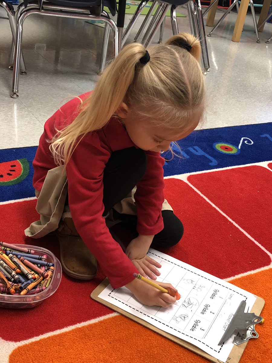 JulieC8466's tweet photo. #PowerwalkMoment Capturing a kindergarten teacher who orchestrates literacy centers and guided reading like a beautiful symphony! #BestYearYet #EisenhowerStrong #Zone1derful https://t.co/x2bBmqSZaR