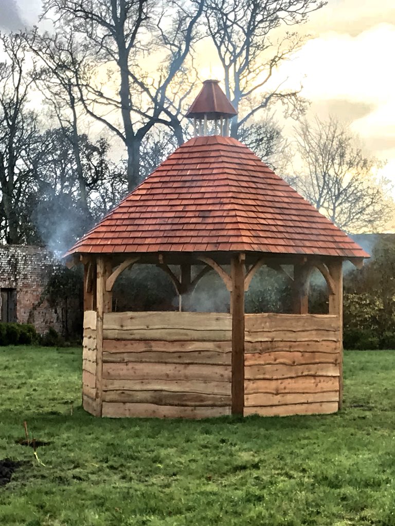TheStarfishWay's tweet photo. The hut looks on fire, don’t worry it was just the smoke when it was started this morning. Our outdoor kitchen!Shame it didn’t stay sunny but didn’t stop us digging and planting the rest of our bulbs 🌧@PerthHighSchool @perthacademy @DofEScotland #thestarfishway #starfishproject https://t.co/qooysRpnAA