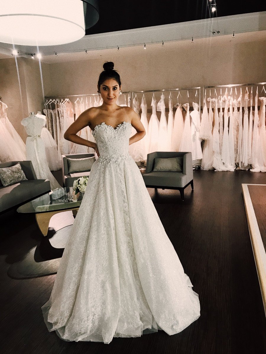 Happy Monday from Solutions Bridal! ✨✨ #SolutionsBridal