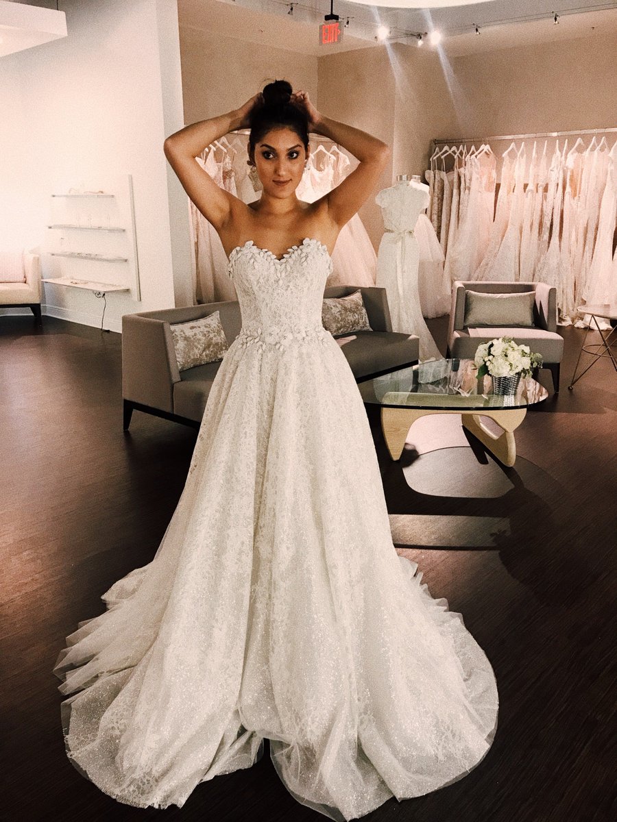 SolutionsBridal's tweet photo. Happy Monday from Solutions Bridal! ✨✨ #SolutionsBridal https://t.co/GLqeo2E94E