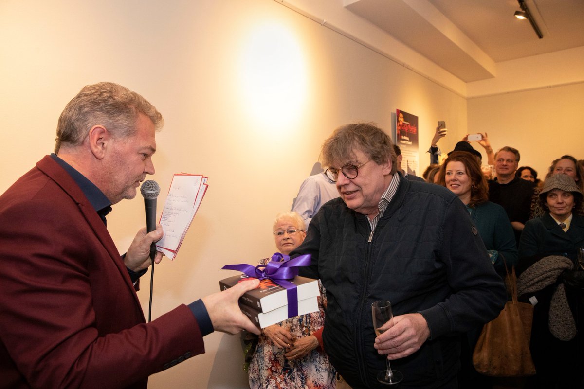 Gisteren nam <a href="/henkwestbroek/">henk westbroek</a> de eerste twee exemplaren van Onderspit in ontvangst