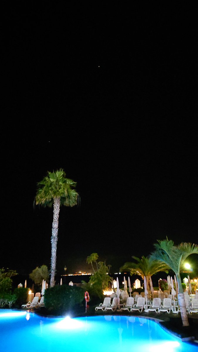 spacepirate83's tweet photo. #NASA #InSightLanding #mint #Lanzarote Mars at the top of the pic, checked with #skymaps stepped out side and it was right there https://t.co/OLvmoRXUqR