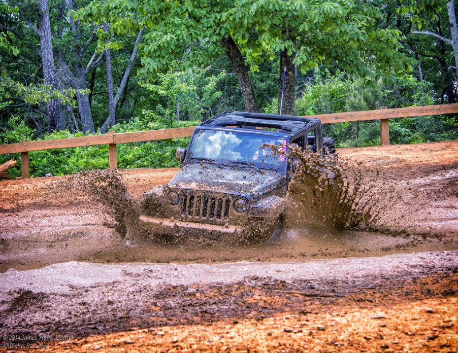 It's #backtowork on a #MuddyMonday! I hope all you #Jeep friends had a wonderful Thanksgiving &amp; weekend! 😉🍂🍁
<a href="/THEJeepMafia/">The Jeep Mafia</a> <a href="/rpx53/">Rod O|||||||O</a> <a href="/29kyle29/">Kyle</a> <a href="/iwata77/">kate</a> <a href="/KrawlAmerica/">Krawl America®OlllllllO</a> @hawkaire_clt <a href="/_Truck_Norris_/">Jeep Wave Instructor</a> <a href="/RayGunVoss/">Brandon Voss O|||||||O</a> @RobbCole4 <a href="/SolarTJChick/">Solar TJ Chick™</a> <a href="/JeepJewel/">Jewel 🦋</a> @laurie988 <a href="/milania1997/">Ɗ.</a> @JeepinAl