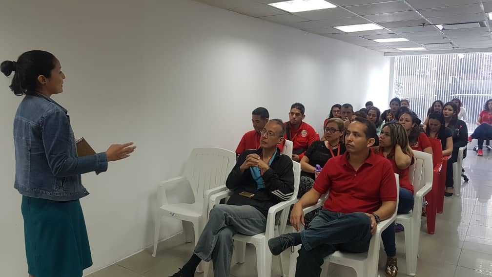 FACSTT's tweet photo. #YoCreoEnVenezuela #FACSTT con @anacnunezf en Parada Patriotica N° 66 de @MinIndustriasVE por el Derecho a una Vida Libre de Violencia https://t.co/giyMtJpMEP
