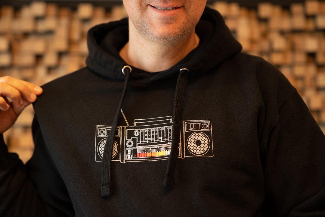 justinmartin's tweet photo. Excited to announce the launch of my merch store!!! To kick things off we have a very limited run of "808 Boombox" hoodies & tees... with artwork from my "Set It Off" tour by #futurefantasydelight... Get it while supplies last! π€β€π§‘π
-
Go to https://t.co/zwShywwNMc https://t.co/YZLHRKzfFv