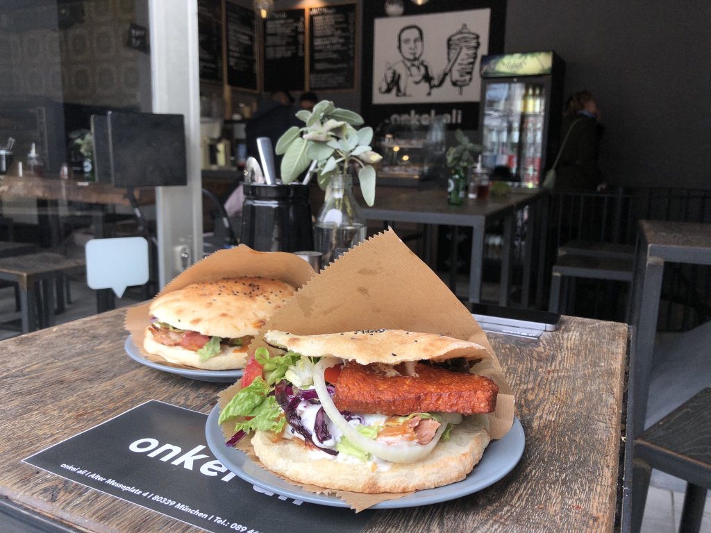 thehalalplug's tweet photo. Top 5 Halal Eats in Munich https://t.co/CeBbgz28U8 https://t.co/x6xC0UErD7