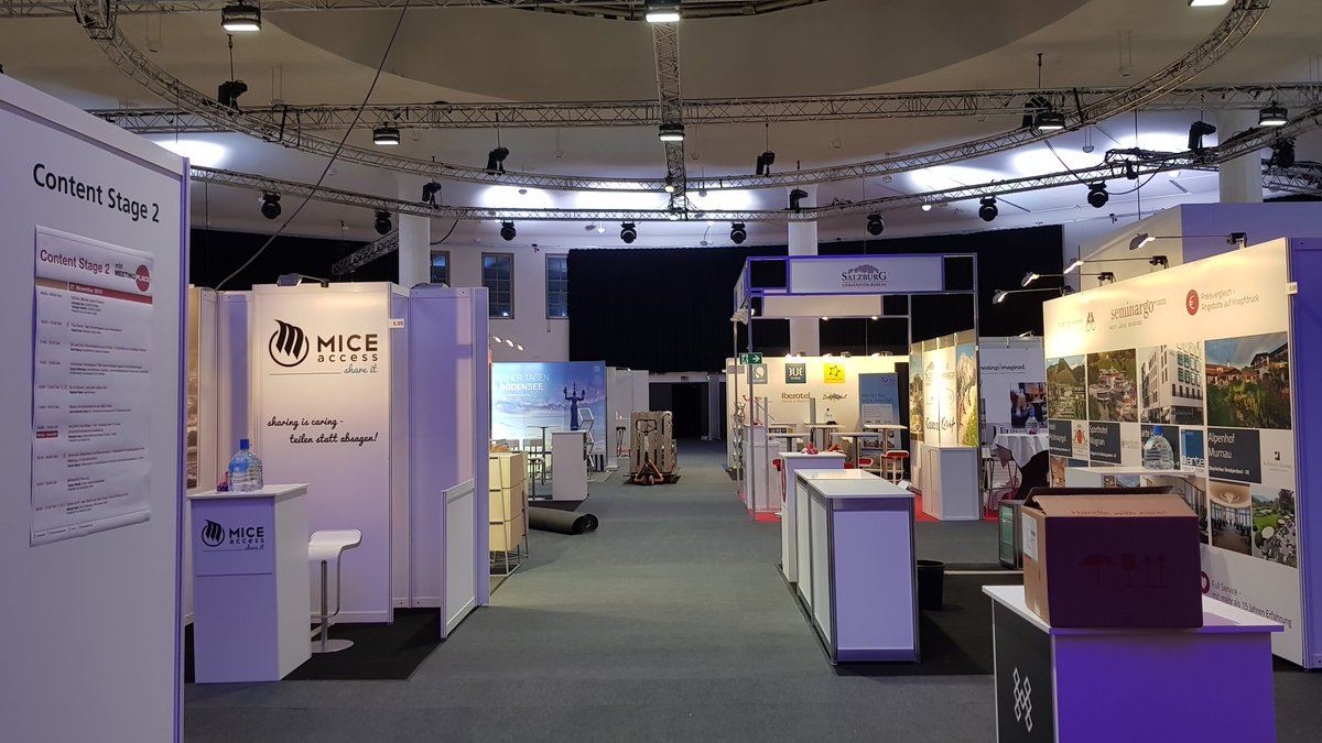 ArndtZimmermann's tweet photo. Der #Postpalast in #München, heute Abend. Die letzten Vorbereitungen für den #mbtmeetingplace laufen. Morgen früh um 9:00 Uhr gehts los.
#meetingplace #munich #VDVO #boerding #eventplanner #Eventmanager #eventprofs #MICE #Veranstaltung #Messe @VDVO @boerding_messe https://t.co/L236nxDWhw