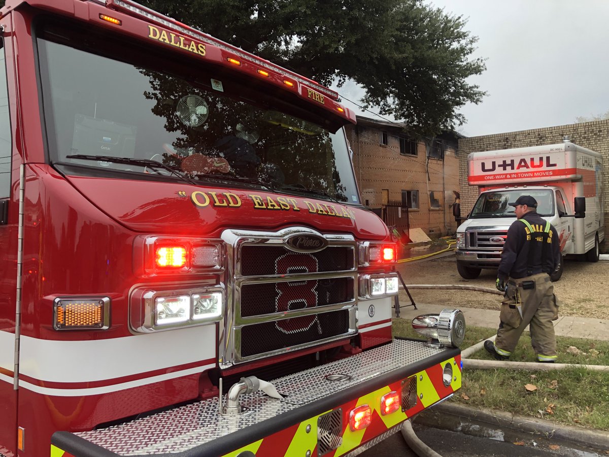 SiddonsMartin's tweet photo. Dallas Fire-Rescue's new (and first of many) #PierceVelocity pumper, Engine 8, on scene of a structure fire last week in Old East Dallas. Strong work! #DallasFireRescue #workingfire #pierceperformance #pierceonscene https://t.co/aFiLJqZ3Os