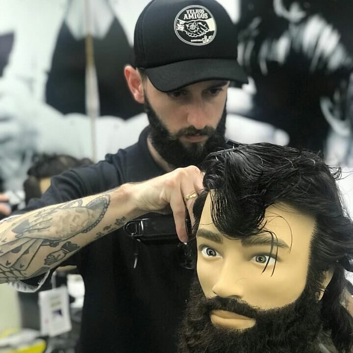 PPCanada's tweet photo. RT @PivotPointIntl: It’s Monday! Don’t forget to be AWESOME. 🧔🏻✂️💈 #MondayMotivation #PivotPointBarbering #LearnForward (📸: Pivot Point Brasil) https://t.co/fbXRguHNKk