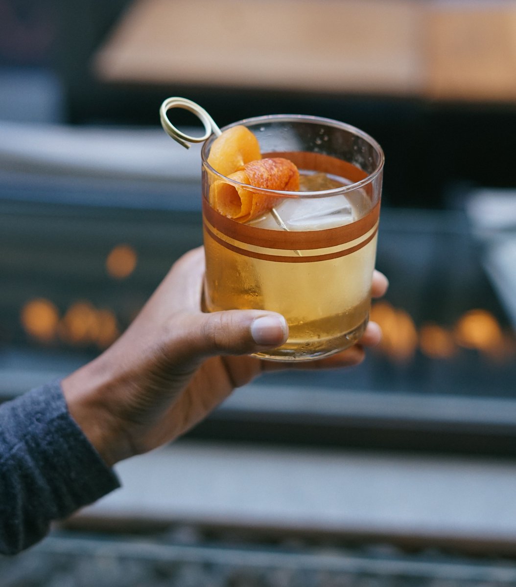 dirtyhabitsf's tweet photo. Cocktails that are in sync with the seasons. #FallTones #DirtyHabit https://t.co/FjVBvEX5PW