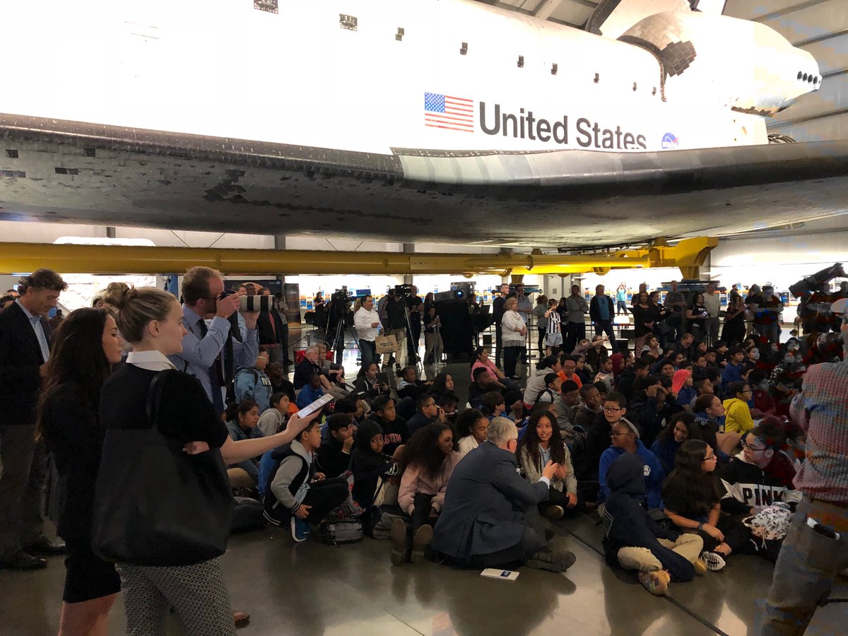 dstewartspace's tweet photo. Motivating message promoting #STEMeducation by @MayorOfLA to the students who witnessed today's successful @NASAInSight #MarsLanding at @casciencecenter - very exciting event! https://t.co/ikZqaWcNSh