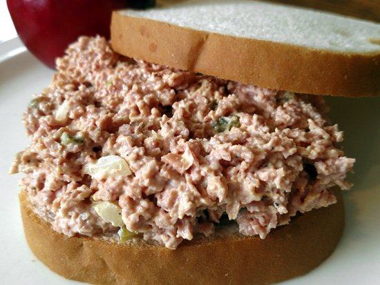 HungryChristel's tweet photo. Fascinating article & #recipe from my friend Dave in Luna Pier, #Michigan
Regional variations & names all share one thing in common: the secret ingredient: ya’ gotta have good meat. Sort out the history of this childhood classic #MonkeyMeat #HamSpread
https://t.co/G39EjjZOO3 https://t.co/S1x98jluYT