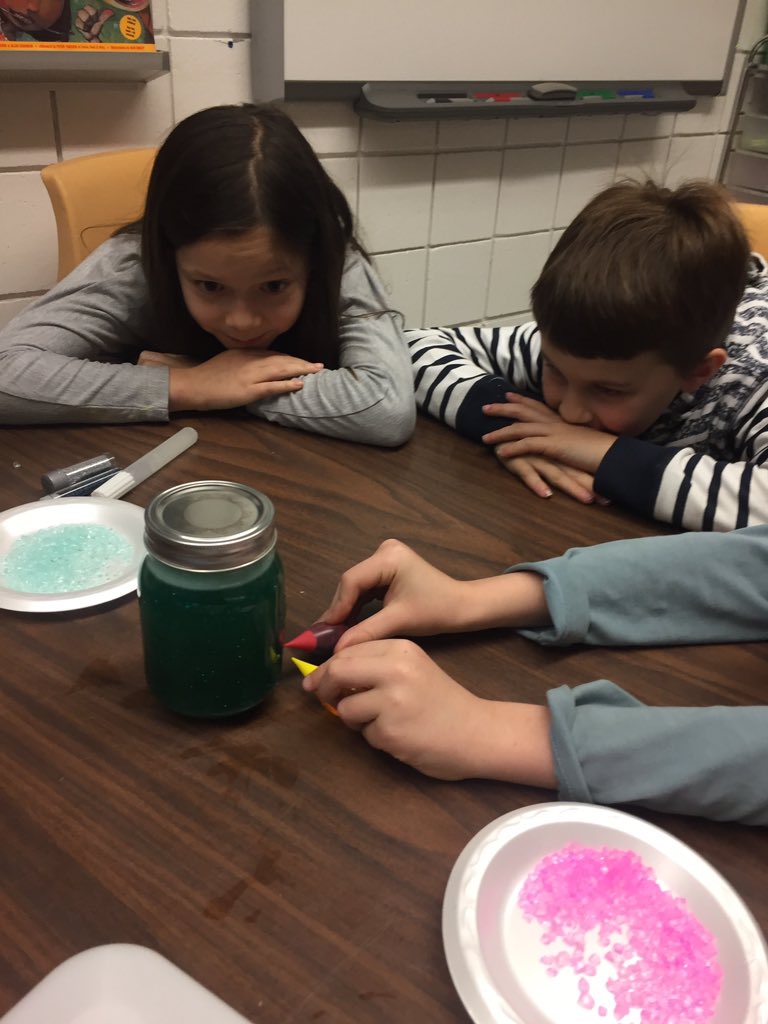 rach_o44's tweet photo. practicing mindfulness is BEAUTIFUL 😌✨ these grade 3/4’s created “Mood Jars” that mimic the cloudiness of our mind when we’re feeling overwhelmed. As the sparkles settle, we watch. we breathe. we reflect. ✌🏻✌🏽✌🏿 https://t.co/ghf5PE0Qgh