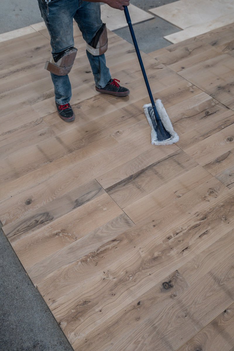 HWDCo's tweet image. Towards the end of last week and today we spent a heavy amount of time in the finish shop developing new NATURAL-FACE POST OAK samples. We know how incredibly popular this style is right now...so we are going to push it even farther. Coming to our Austin showroom.