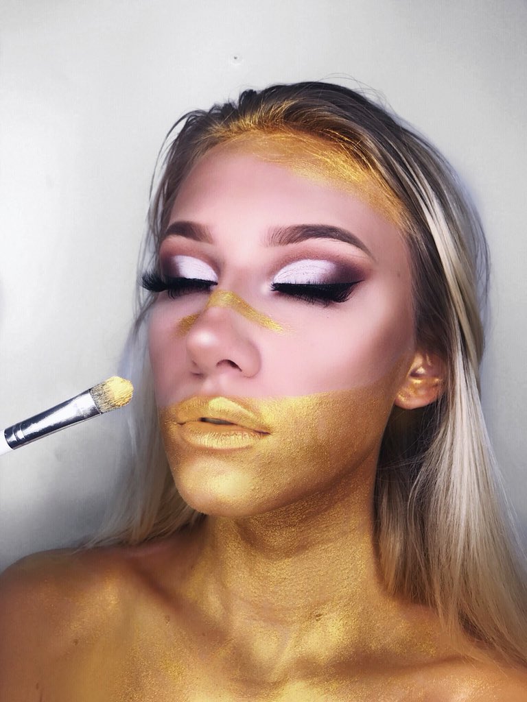 makeupbyabbyk's tweet photo. Dripping in Gold💛 #UnleashYourInnerArtist @jamescharles https://t.co/d4u0qxKEMj