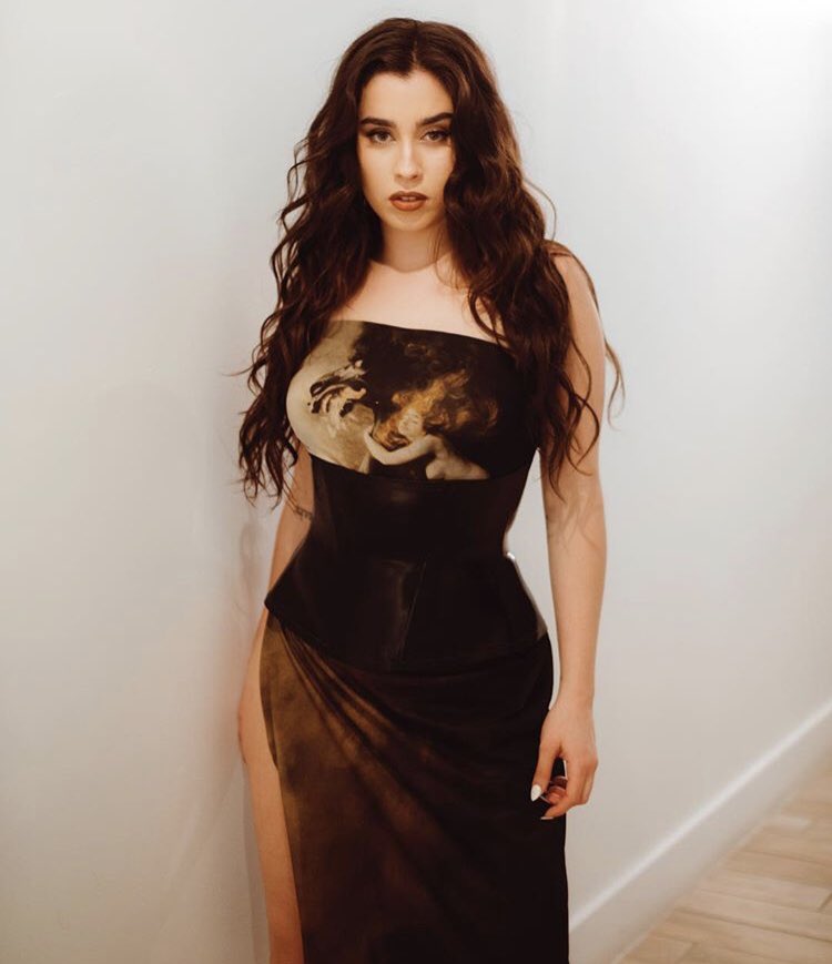 ColumbiaRecords's tweet image. We don’t deserve you @LaurenJauregui 😭