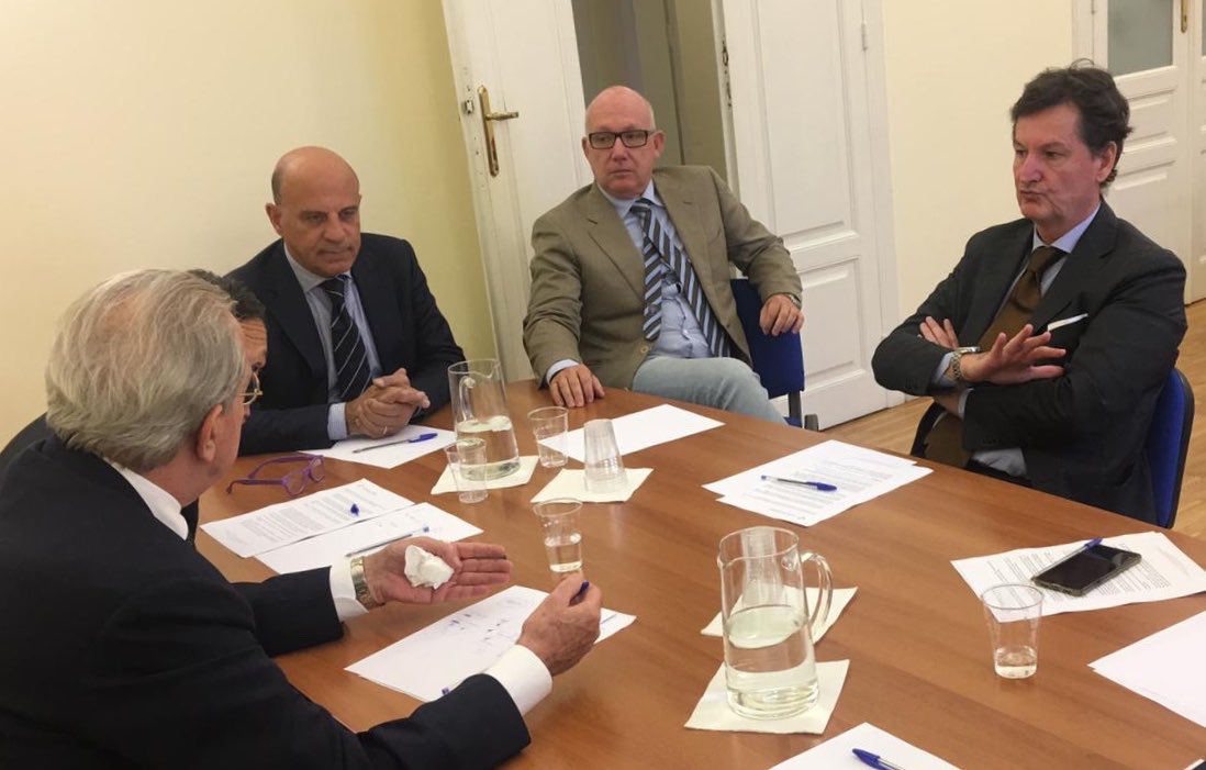 ConfapianiemS's tweet photo. Incontro sui nuovi investimenti di Infratel sulla fibra ottica in Sardegna #infratel #fibraottica #confapianiemsardegna con il presidente Infratel Dècina, consigliere Chicco Porcu, presidente ConfapiAniem Delpiano https://t.co/PzL26QPeFN