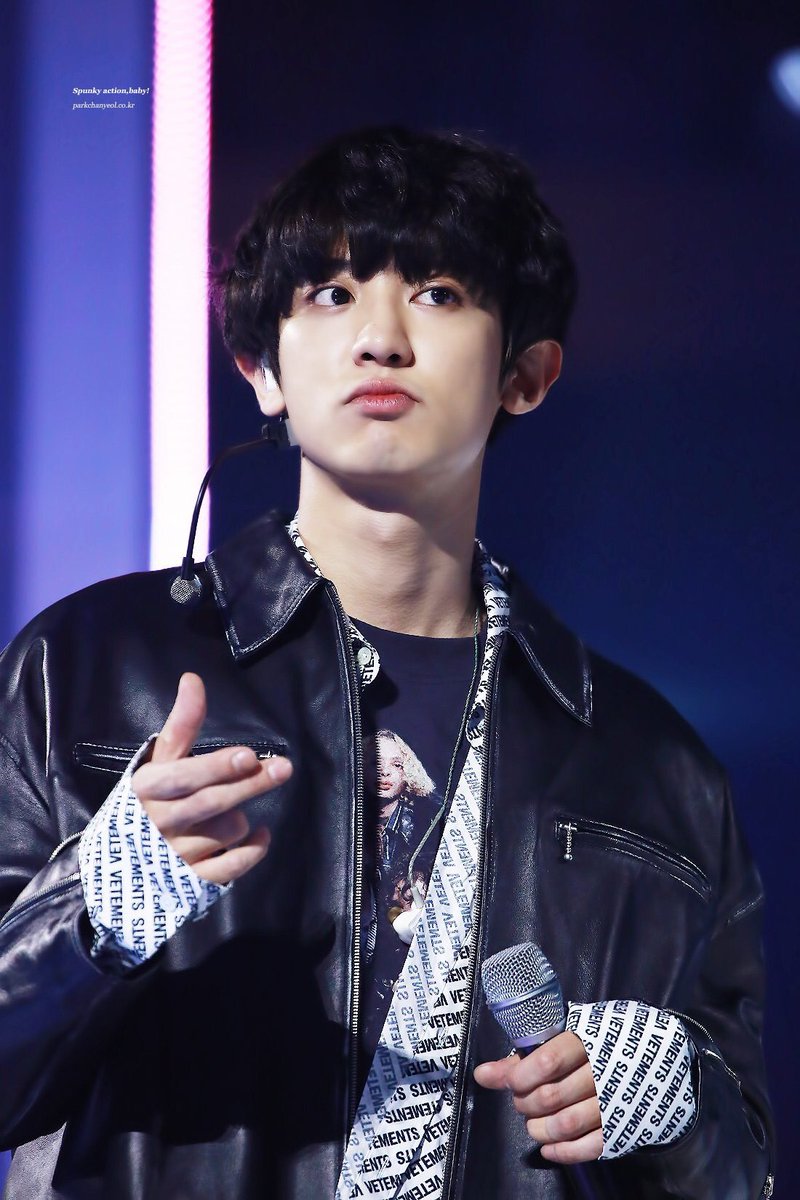 exo_pout's tweet photo. Happy Birthday to our cute and passionate genius! Keep on being the happy virus that you are 💖 #Happy_LOEY_Day #HappyChanyeolDay https://t.co/G9mgijVDaz
