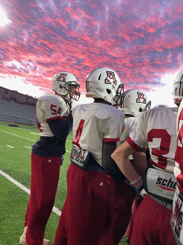 AndyBulldogsFB's tweet photo. Beautiful sky at practice this afternoon! #ThatsWhy https://t.co/rzw2H3Gngr