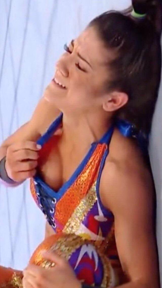 WWE FAN on Twitter: "BAYLEY https://t.co/g0HtTwoPtX" / Twitter.