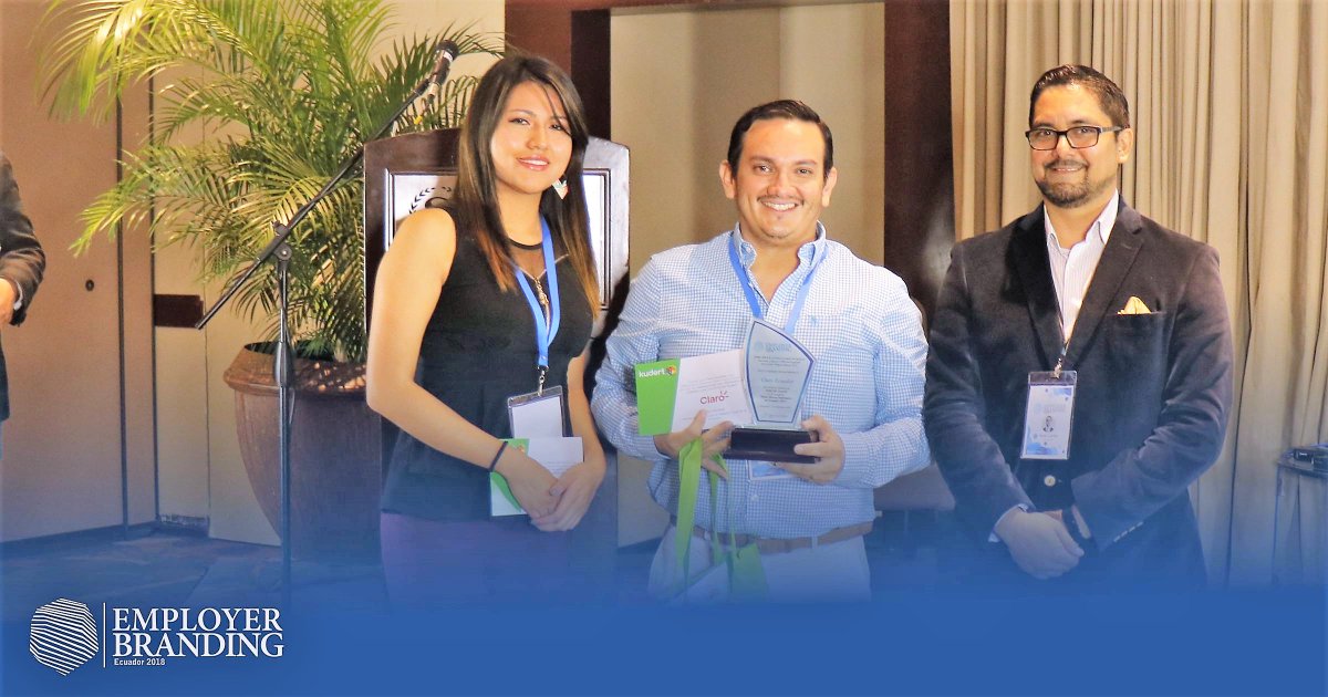 Ferias 360 (@ferias360) on Twitter photo Felcitaciones a <a href="/ClaroEcua/">Claro Ecuador</a> por haber conseguido el 3er lugar a nivel país en la categoría "Mejor Marca Empleadora Ecuador 2018".
Un honor poder compartir este galardón en #EmployerBranding2018
Recibe el premio Carlos Fernandez Directivo de Claro, junto a nuestro CEO <a href="/jlima1980/">juan carlos</a> Felcitaciones a <a href="/ClaroEcua/">Claro Ecuador</a> por haber conseguido el 3er lugar a nivel país en la categoría "Mejor Marca Empleadora Ecuador 2018".
Un honor poder compartir este galardón en #EmployerBranding2018
Recibe el premio Carlos Fernandez Directivo de Claro, junto a nuestro CEO <a href="/jlima1980/">juan carlos</a>