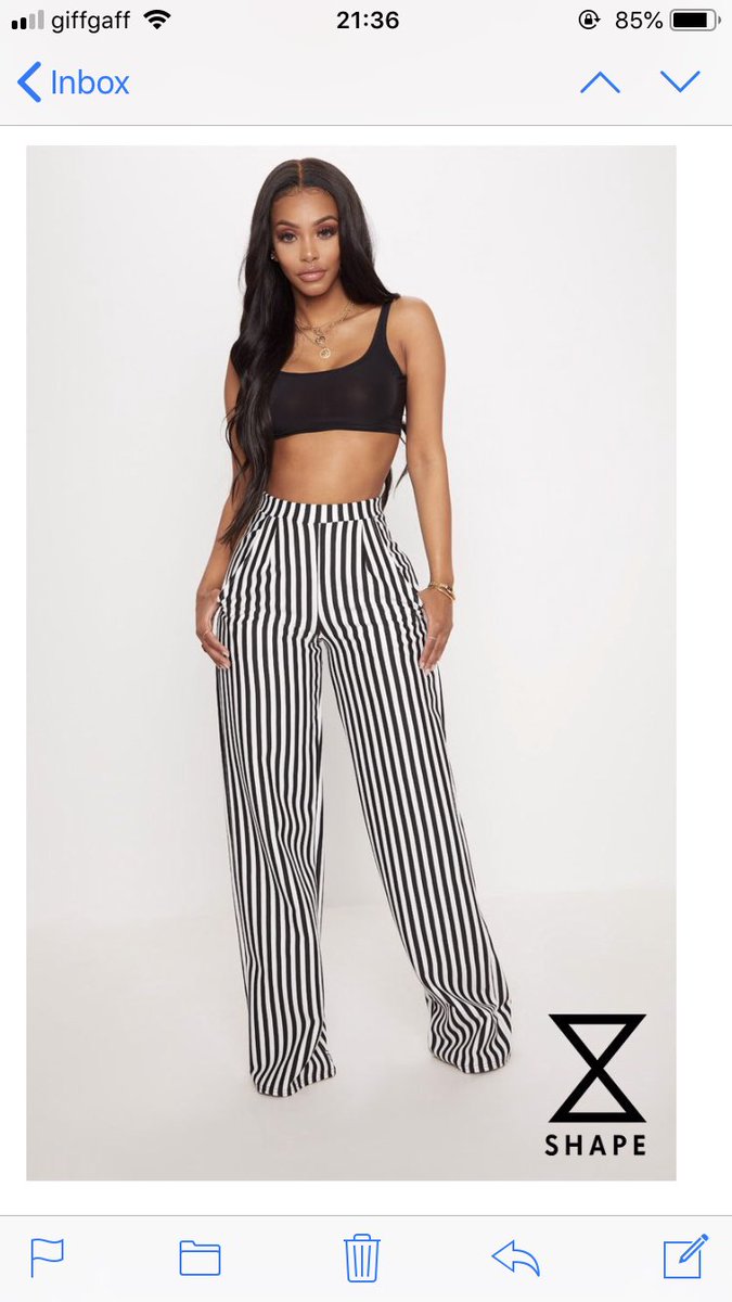 simonejadex's tweet photo. I need answers please 🤔 @OfficialPLT https://t.co/F931gYeNlv