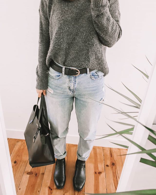 bloglogiapt's tweet photo. Ando a adiar, porque gosto mesmo da cor, mas esta camisola precisa ir embora. Está cheia de borbotos e a malha já está a ficar super fina de tanto os tirar.
.
Esta é outra dificuldade neste processo do armário cápsula com a qual ainda não tinha lidado: t… https://t.co/TryHcK8JOF https://t.co/FmImcn0OkX