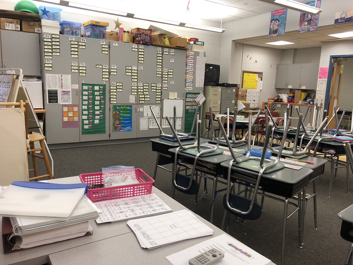 MsNonnenmacher's tweet photo. 2nd grade excitement awaits! #backintheclassroomuntilfebruary #newdistrictnewwaysofdoingthings #lovingeverymoment #newteachingtools https://t.co/0knOkW7V5m