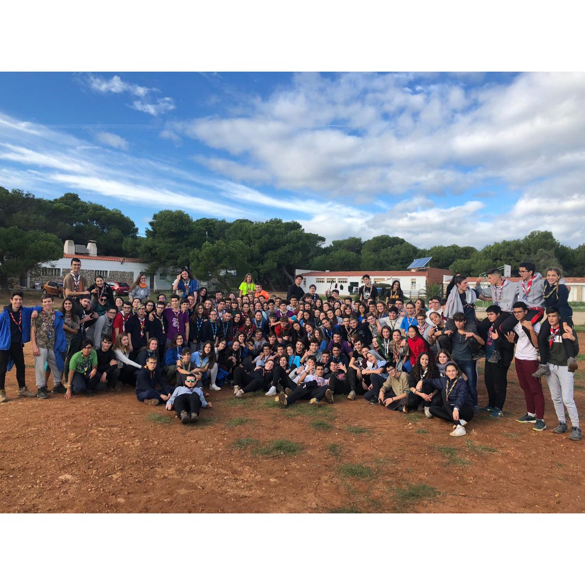 GsQuetzal's tweet photo. La esculta pasó el fin de semana en Alcossebre para la Escultada ⚜️ Pudieron relacionarse con otras escultas de toda la Comunidad Valenciana. Además, el domingo, pudieron también disfrutar de un ratito de playa 🏖️
#EscultadaSSVV #EscultaKandersteg https://t.co/IyipViGLGi