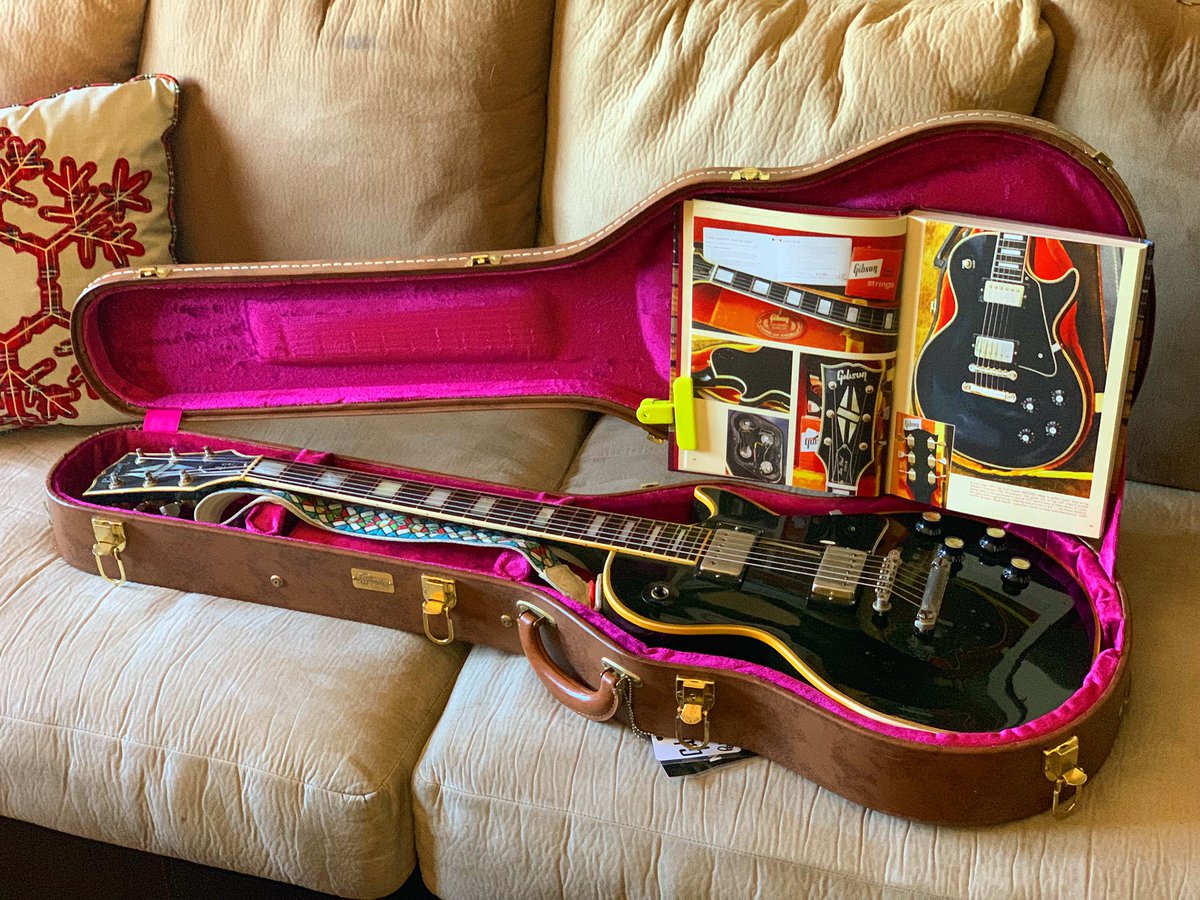 petezoom's tweet photo. #MondayMotivation 🐲🖤 73 #Gibson #lespaul #lespaulcustom #blackbeauty #notareissue @GibsonSpain @CustomGibson @gibsonguitar @gibsonespanol https://t.co/aO8t8TADSC