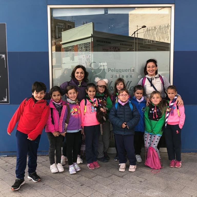 GsQuetzal's tweet photo. Los castores hicieron una ruta del local al Calvari, parando en la zona de repoblación de árboles. Colaboraron plantando tres árboles 🌱🌱🌱 y, después, hicieron unos juegos y volvieron al local 👦👧
#ColoniaNiobe #CompromisoScout https://t.co/BS2cegNX4X