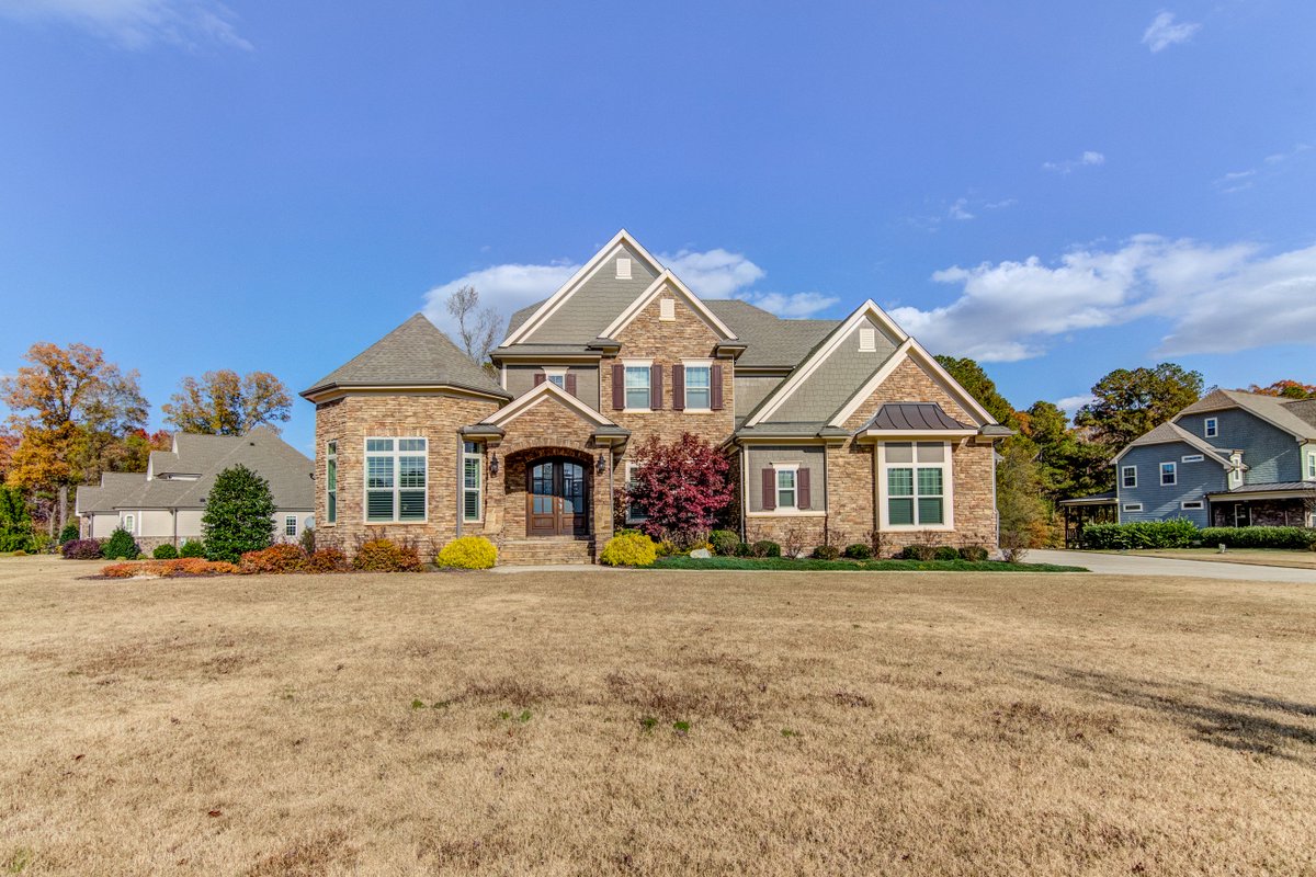 MotionPads's tweet image. Looking for that gem in #Durham #NC near the Streets at Southpointe? Check out this beauty we photographed. #realestate #photography #homesforsale @AmyPomerantz