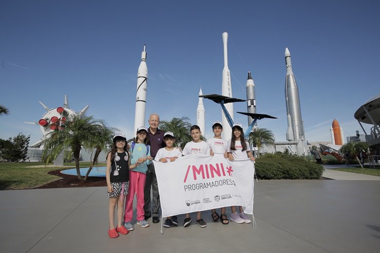 ULPSanLuis's tweet photo. #MiniProgramadores en #EstadosUnidos
Los ganadores visitaron el Centro Espacial Kennedy→https://t.co/sQX7s1GyEN #Programadores3punto0 #ULP @MCyTSanLuis @NASA @aliciabanuelos @alberto_rsaa @SanLuisGob1 https://t.co/P9WLYozxS1