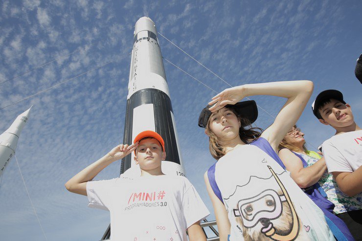 ULPSanLuis's tweet photo. #MiniProgramadores en #EstadosUnidos
Los ganadores visitaron el Centro Espacial Kennedy→https://t.co/sQX7s1GyEN #Programadores3punto0 #ULP @MCyTSanLuis @NASA @aliciabanuelos @alberto_rsaa @SanLuisGob1 https://t.co/P9WLYozxS1