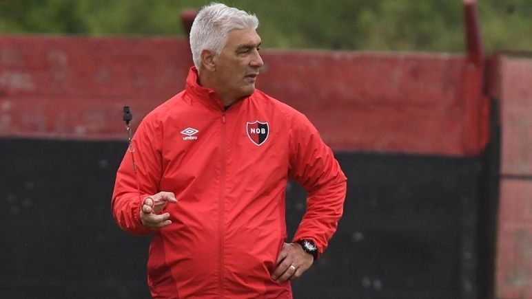 newellisticas's tweet photo. -@OmarDeFelippeDT ya dejó de ser el DT de #Newells. Culminó el ciclo con 28 partidos, de los cuales ganó 10, empató 5 y perdió 13, convirtiendo 27 goles y recibiendo 28. Alcanzó un 42% de efectividad (35 puntos sobre 28 partidos). https://t.co/rJAMSF9RG1