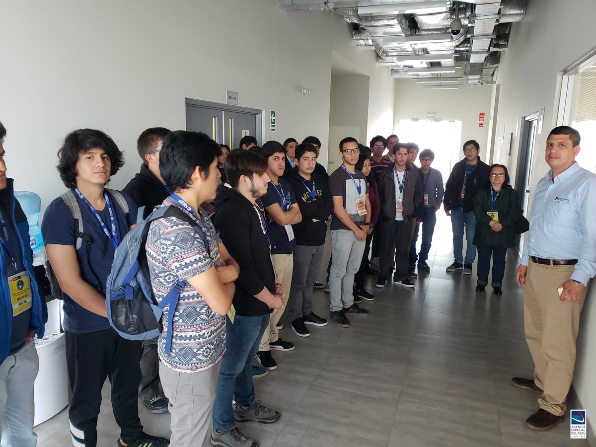 A_Espacial_Peru's tweet photo. La Escuela Profesional de ing. Electrónica de la @urpalma visitó la #AgenciaEspacialdelPerú, donde recorrieron las instalaciones del #CNOIS 1/2 https://t.co/NoL1prJep7