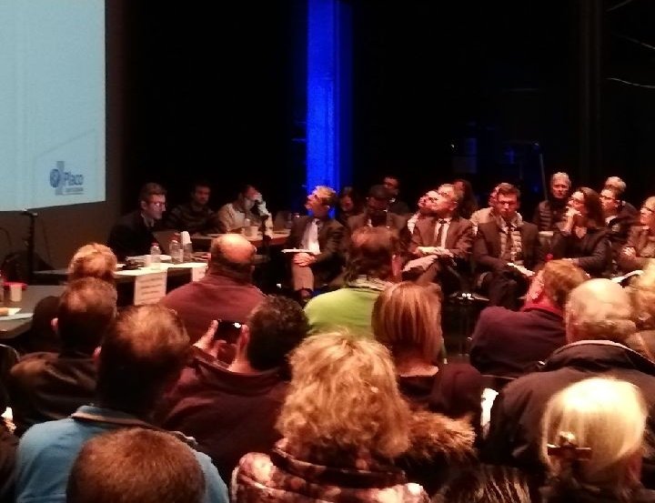 Prefet77's tweet photo. Réunion de concertation sur #FortDeVaujours à @VILLEPARISIS77 sous l'égide de la Commission Nationale du Débat public. Gérard Branly #SPTorcy le sous-préfet de Torcy et les services de l'Etat présents pour apporter des réponses aux questions posées par les participants. #DRIEE77 https://t.co/zrCkx1wenn