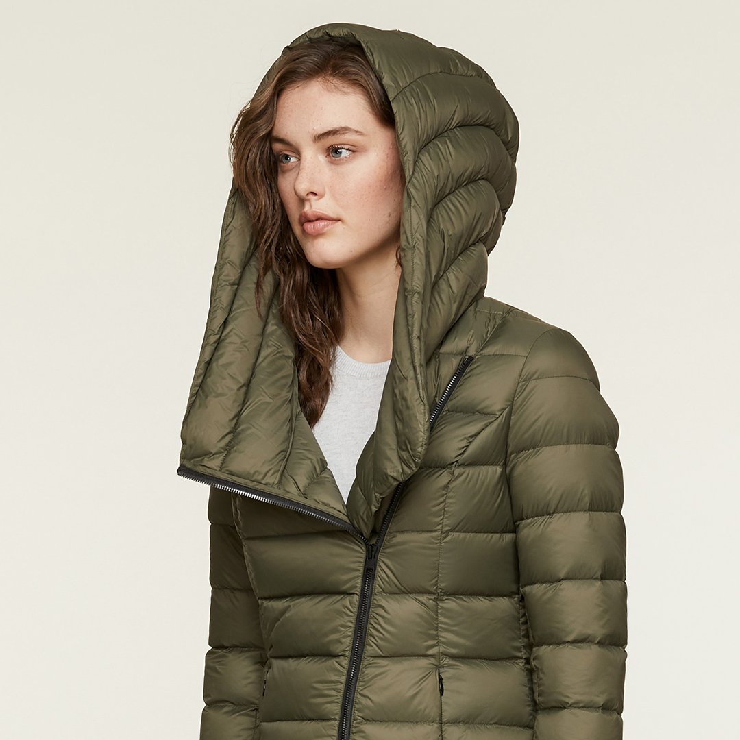 SOIAANDKYO's tweet image. Tackle the Monday blues in green, KARELLE 💚 #falljacket #lightweightdown #downjacket #fw18 #howtowear #luxury #outerwear #soiaandkyo