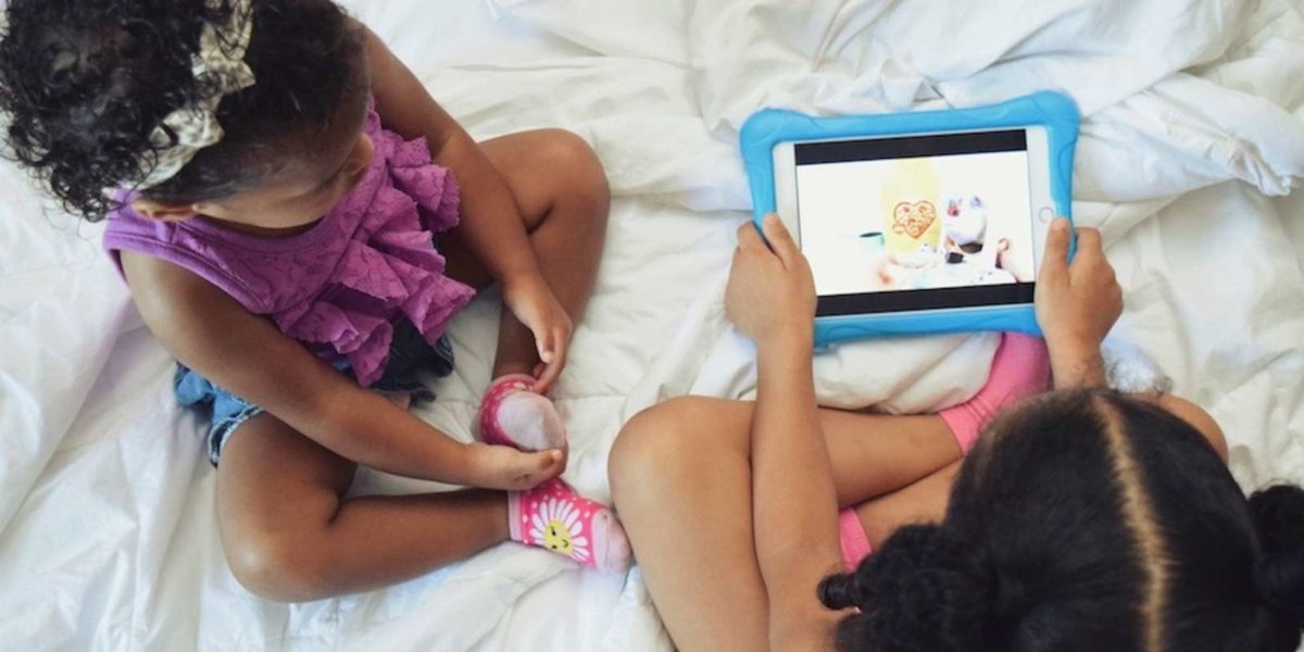 In the mix of homework, books, music, and of course actually talking, apps can be super helpful when you're trapped in a car or a plane.
mother.ly/child/9-must-h…