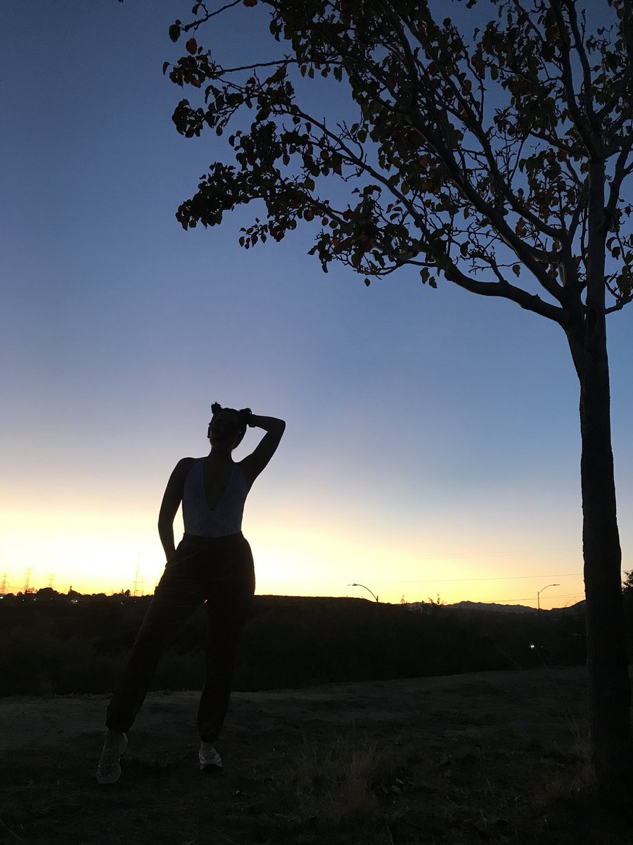 eliidom6's tweet photo. #valleysunset https://t.co/vg3mt1rbrn