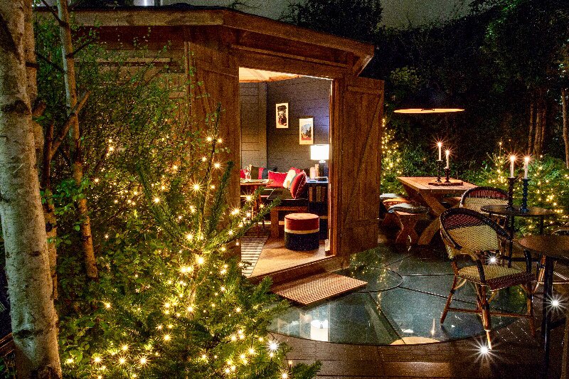 Et si vous passiez une soirée de rêve pour les fêtes dans une chatka ? <a href="/LeRochHotelSpa/">Le Roch Hotel & Spa</a> vous propose un dîner au coin du feu dans un esprit slave avec vue sur une forêt de sapins.
Plus d’infos sur le blog yakoa.eu
Photo (c) LeGoff et Gabarra #paris