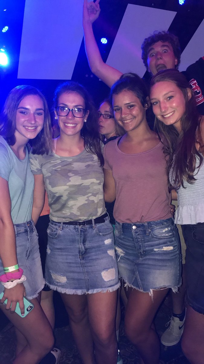 ccaiitt_'s tweet photo. happy 16th birthday to this sweet girl!! i love you abby💗 @Abigailleigh08 https://t.co/MlJGw0gsmP