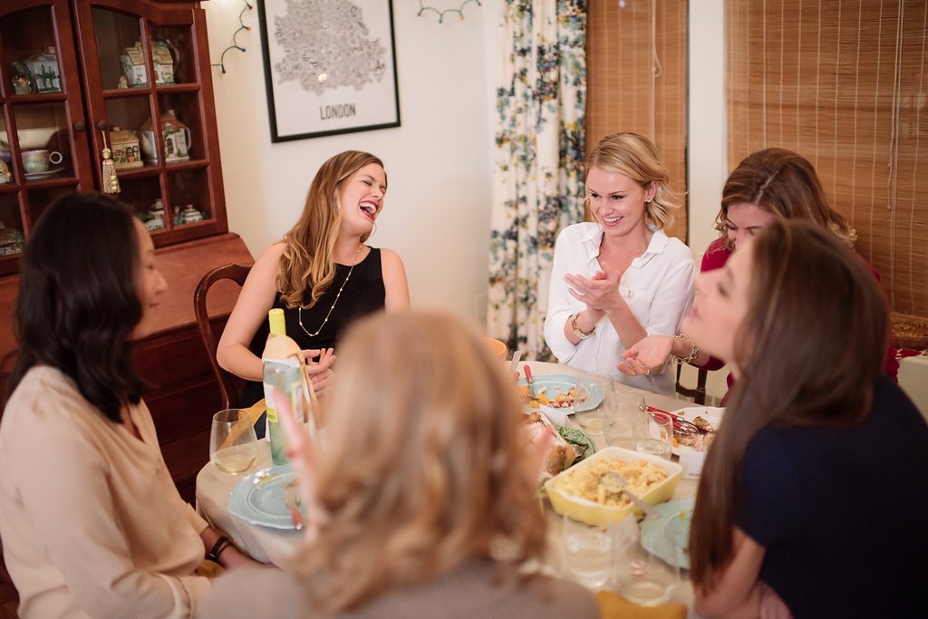 nokidhungry's tweet image. This year, your #Friendsgiving can do more than just gather those close to you. It can also help feed kids in need. Host a Friendsgiving fundraiser for #NoKidHungry and do good as a group 🙌 Sign up to host one today: bit.ly/2C5ZjQr