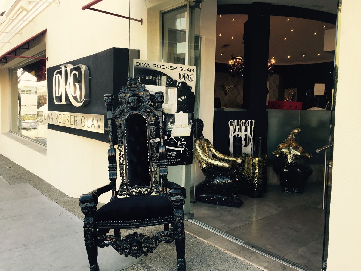 divarockerglam's tweet photo. The DivaRockerGlam team made a beautiful throne chair and name it in honor of Cindy. It can be customized upon personal request with memories, quires or personal wisdom amongst others 🙏🏻🙏🏻  LINK -> https://t.co/L4ktlFkLwI
#divarockerglam #thronechairs #luxury #luxurylife https://t.co/3qcKcrw8OD