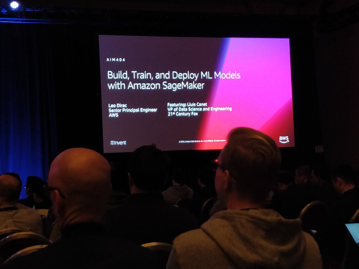 XwaldRob's tweet photo. #AWS machine learning with SageMaker  #reInvent https://t.co/Ssoktj0OBG