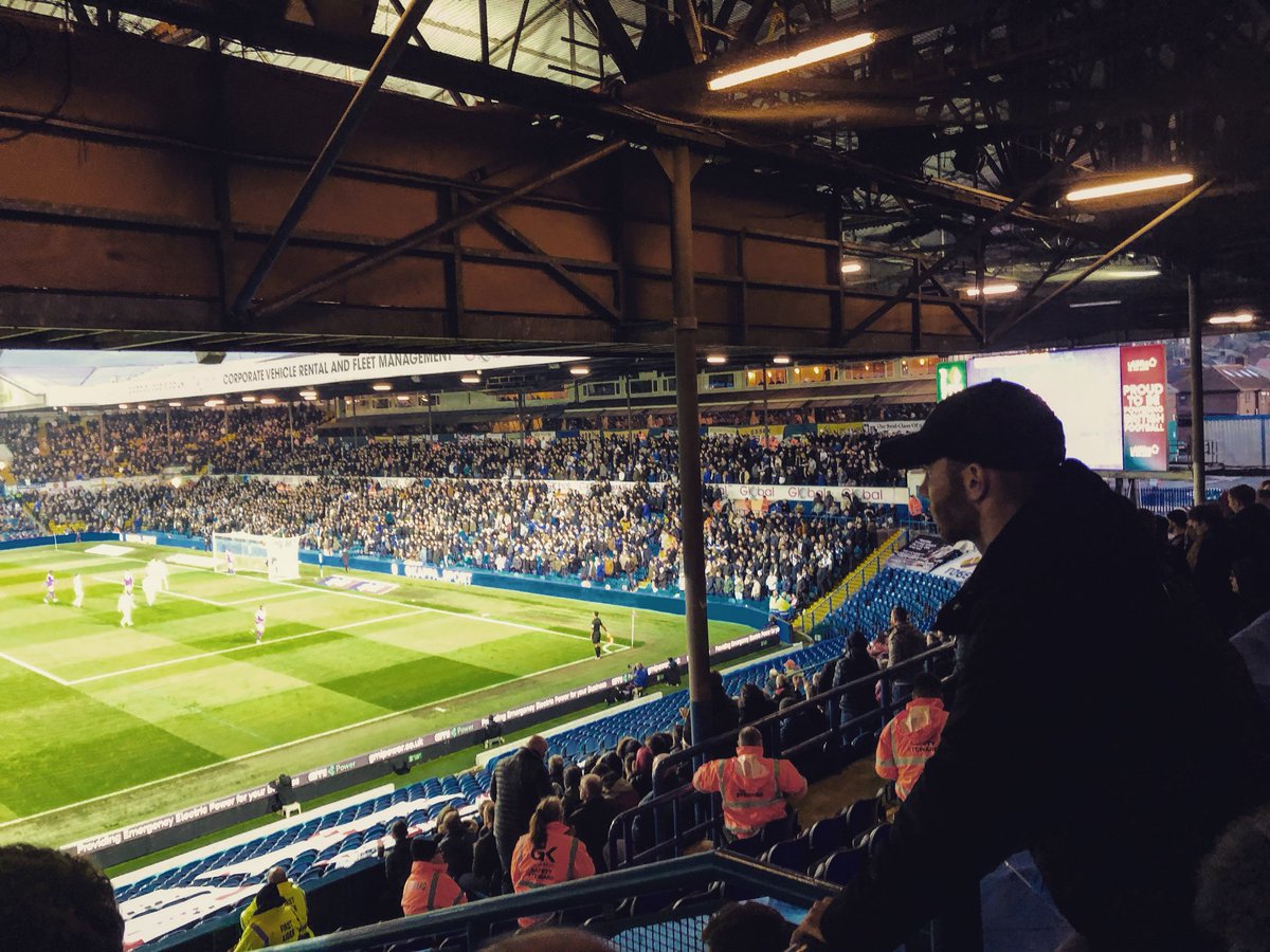 morillalosada's tweet photo. Visita a Elland Road, que envidia da el fútbol en Inglaterra, partido contra el Bristol (14°) y cartel de no hay entradas en las taquillas. Mucho que aprender... https://t.co/MLAar0zipn