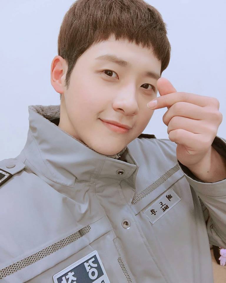 B1A4STBR's tweet photo. [TRANS] (181124) Instagram - #CNU

Hoje é a última transmissão de Miss Ma~ Por favor, me dê do seu amor até o final! Banas Obrigado! #MissMa #미스마 #신우 + https://t.co/4vaaIVSxdl