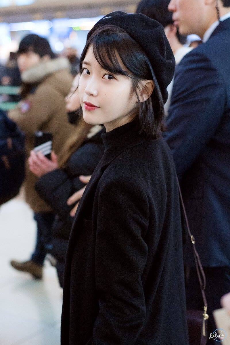 韓国 トレンド 最近のiuの空港写真が 美しすぎる 全身真っ黒のベレー帽姿 ほんとかわいい Iu T Co R25cgiztn3 Twitter
