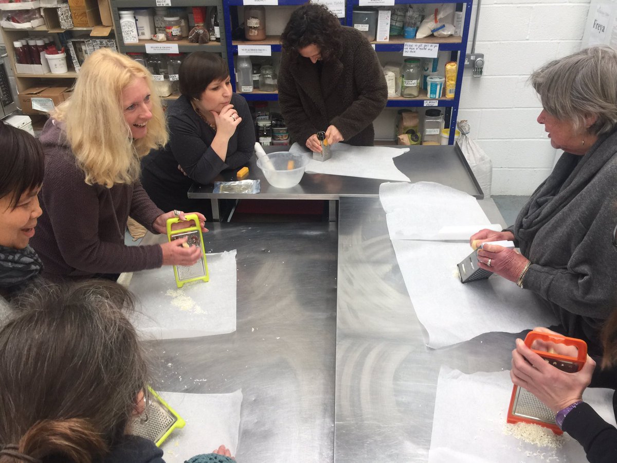 thekitchentabl's tweet photo. Fab #beeswaxwrap making workshop today at the unit with #makeat140 #plasticfree #totnes #watchthisspaceformore https://t.co/sRIgIUONsc