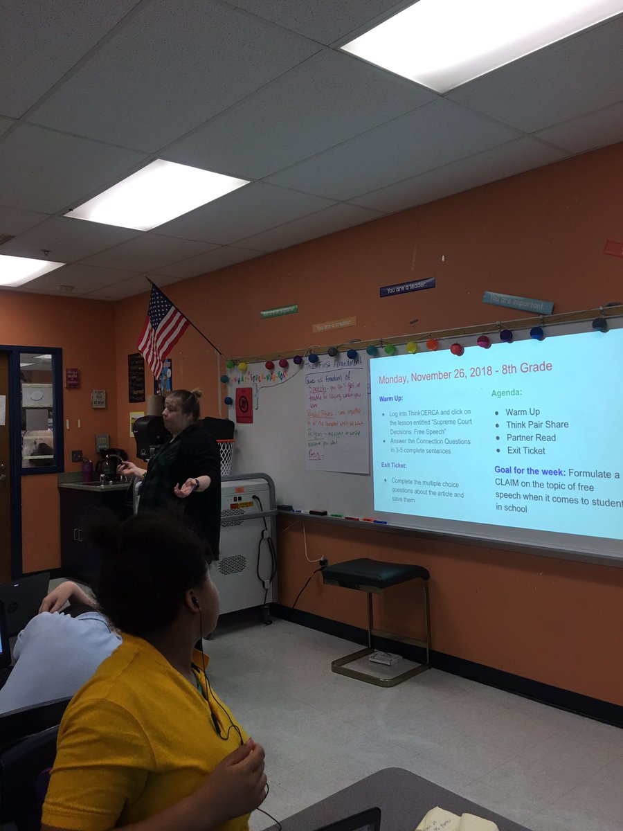 PDQueen98's tweet photo. Awesome lesson today using ThinkCerca and chunking writing instruction at Riverview East Academy! #CPSandME  #CPSELA  #urbanesc #hcesc @RiverviewHawks https://t.co/CakIQ1xU5h